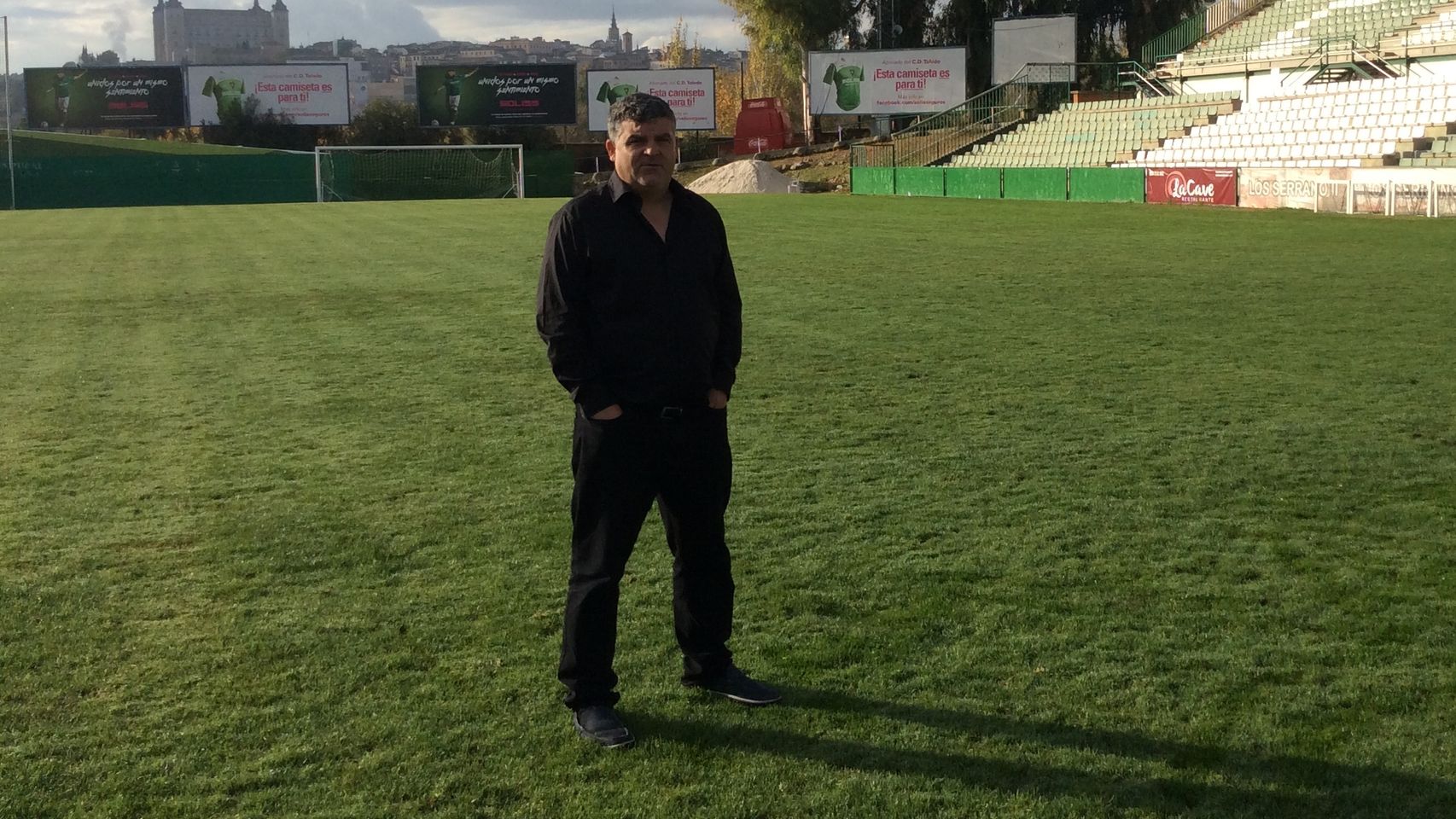 Onésimo Sánchez en el césped del Toledo